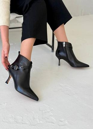 Ботинки изящные на каблуке