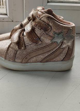 Ботиночки лаковые 24 р