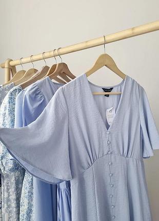 Гарна жіноча сукня