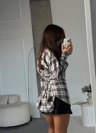 Рубашка в клетку приталенная шнуровка на спинке корсет манжеты воротник