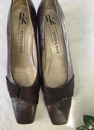 Класичні жіночі туфельки