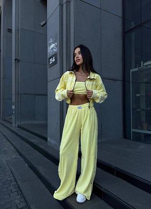 Женский костюм тройка (кофта +топ бандо + штаны на заклепках по бокам)