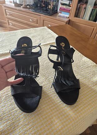 Кожаные босоножки, итальялия