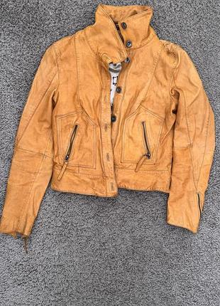 Куртка шкіряна  жіноча