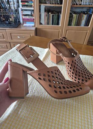 Кожаные босоножки autograph,