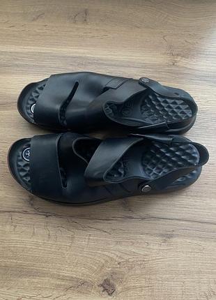 Чоловічі шкіряні сандалі estro