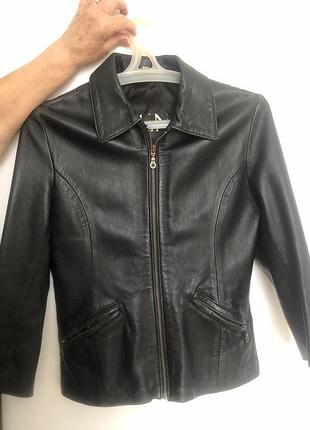 Кожаная куртка, черного цвета. размер 36