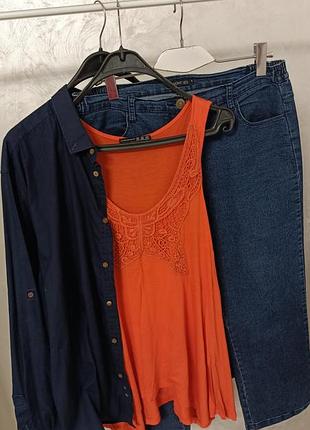 Костюм синяя рубашка оранжевая майка кружевом синие прямые джинсы стрейчевые