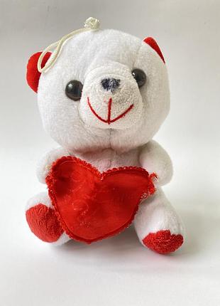 Мягкая игрушка белый медведь с красным сердечком медвежонок мишка мʼяка плюшева іграшка білий ведмідь ведмедик
