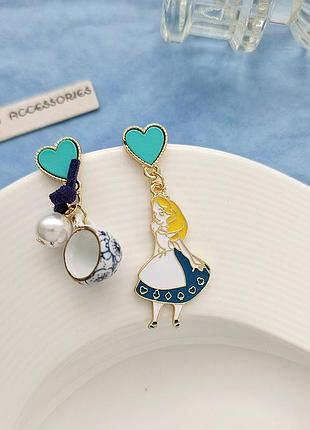 Серьги женские асимметричные алиса в стране чудес новые чашка