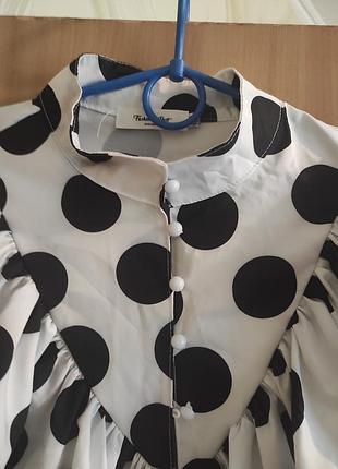 Красива блуза в горох