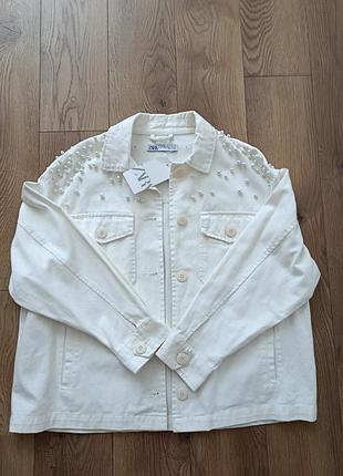 Куртка zara в перлину молочно-білого кольору