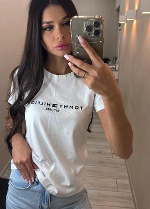 Белая футболка tommy hilfiger
