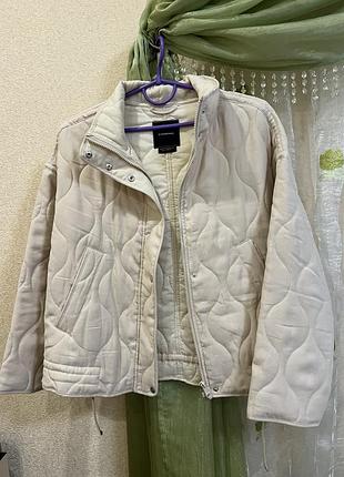 Жіноча куртка осінь весна дуже гарна