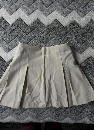 Дуже коротка спідниця