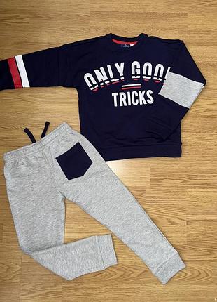 Костюм chicco 110 -116 ,  122