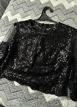 Чорний топ в паєтках