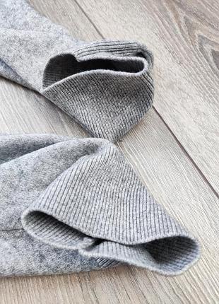 Uniqlo серый кашемировый свитер. 7