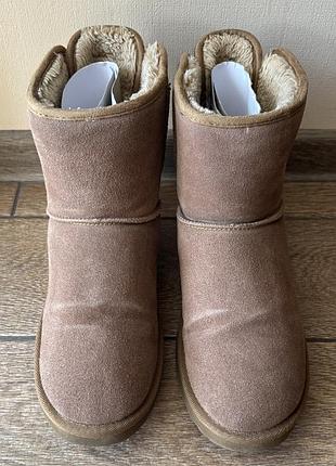 Бежеві угги