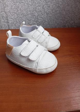 Пінетки , кросівки , красовки