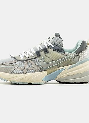 Женские кроссовки nike v2k run