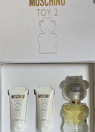 Подарунковий набір moschino toy 2, що містить парфумовану воду та засоби для догляду за тілом