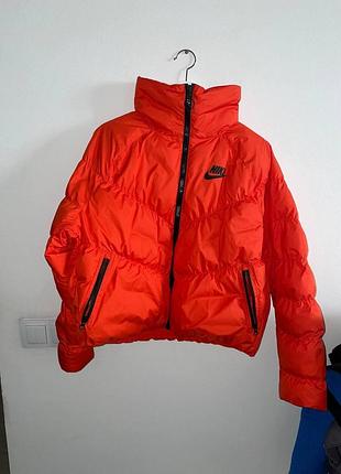 Яскраво-морквяна куртка nike