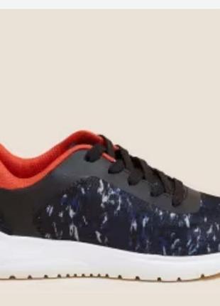 Кросівки     .