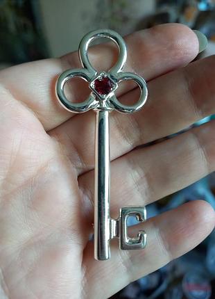 Брошка, ключик