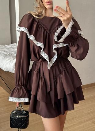 Женское короткое платье с длинным рукавом
