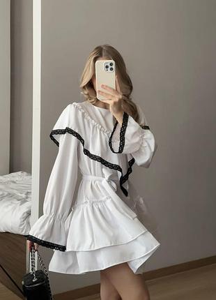 Женское короткое платье с длинным рукавом