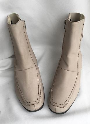 Жіночі чобітки з оленячої шкіри від бренду vitaform