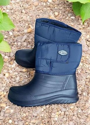 Легкие практичные теплые сапоги из пены и плащевки темно-синего цвета со съемным утеплителем