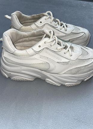 Кросівки білі