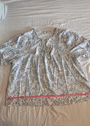 Блуза женская белая с голубым 54 размер.