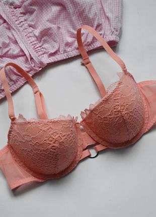 Очень нежный кружевной бюстгальтер 70с