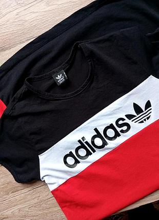 Платье adidas.