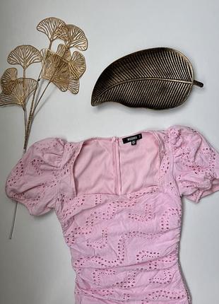 Сукня рожева силуетна