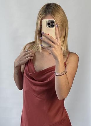 Атласна сукня