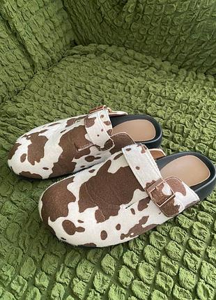 Мюлі з коровʼячим принтом