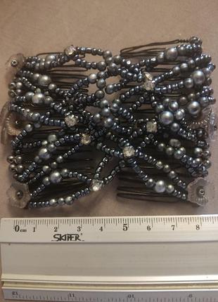 Заколка расческа с бусинками на резинке.