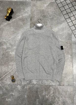 Стильный свитер stone island