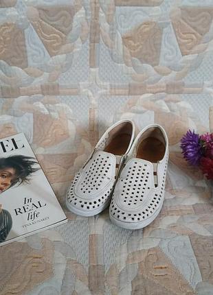 Кожаные женские туфли с перфорацией