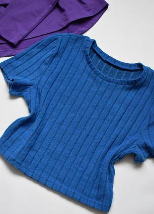 Ярко-синий топ футболка в рубчик