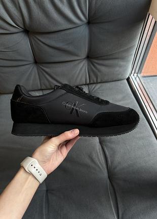 Calvin klein  класичні кросівки в чорному кольорі.