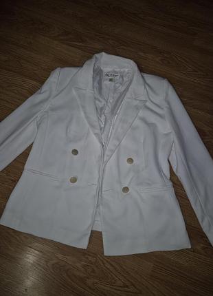 Пиджак белый