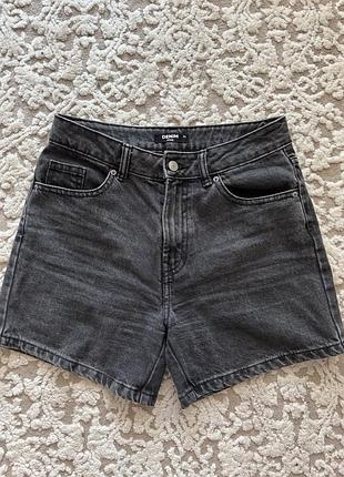 Жіночі шорти