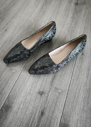 Балетки,лодочки черные/ серые принт рептилии,37.5 г