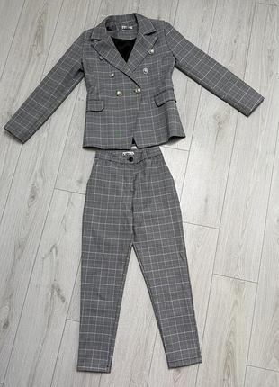 Костюм жіночий