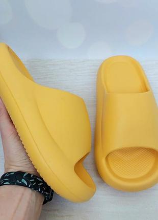 Супер ціна! розкішні легенькі зручні стильні шльопанці з піни ева